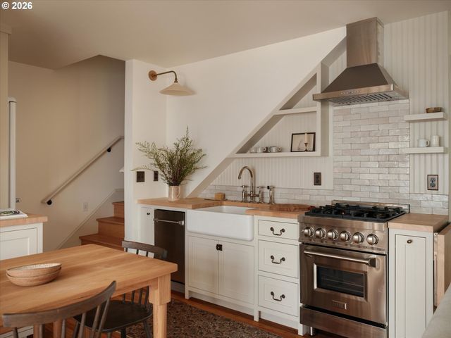 2504 Ne 35TH Ave, Portland, OR 97212