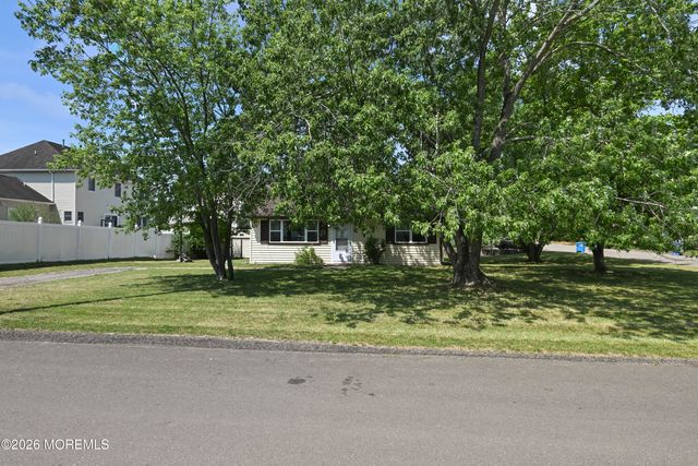 1813 Southampton Boulevard, Toms River, NJ 08757