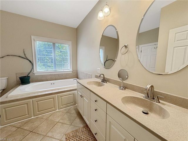 229 Skipjack LN, Hallieford, VA 23068