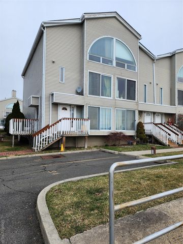 5 Landing Way 59, Bronx, NY 10464