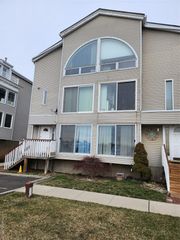 5 Landing Way 59, Bronx, NY 10464