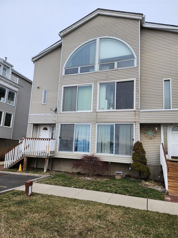 5 Landing Way 59, Bronx, NY 10464