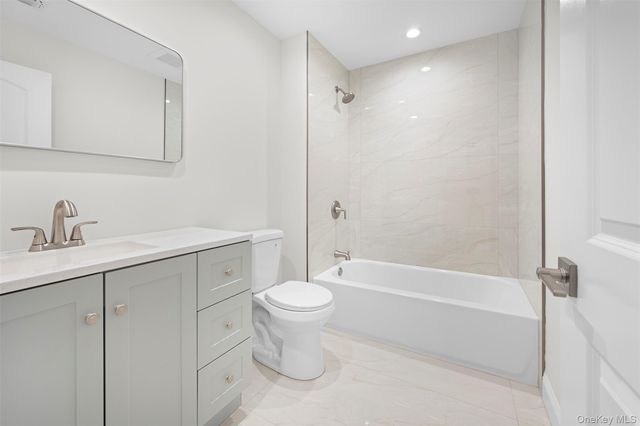 48 Victorian Lane, Medford, NY 11763