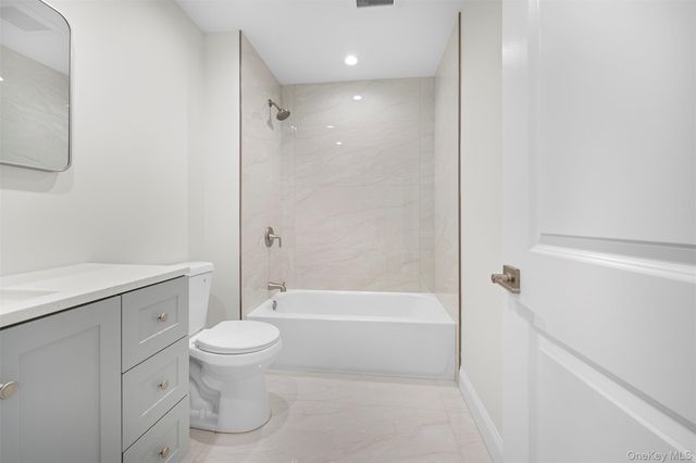 48 Victorian Lane, Medford, NY 11763