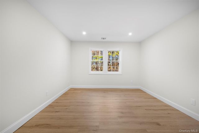 48 Victorian Lane, Medford, NY 11763