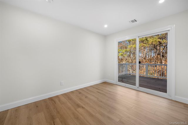 48 Victorian Lane, Medford, NY 11763