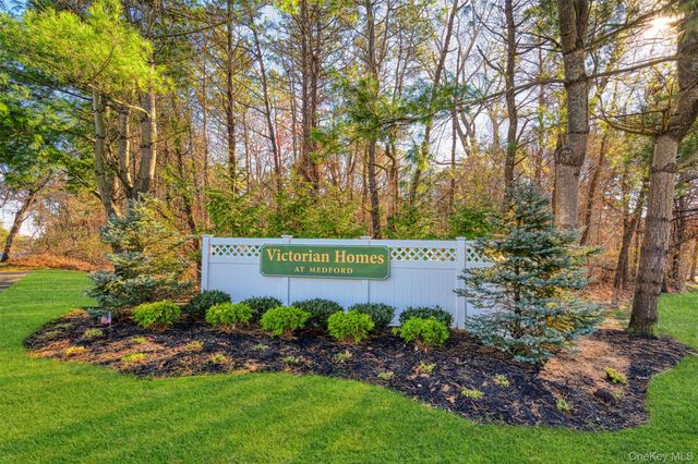 48 Victorian Lane, Medford, NY 11763