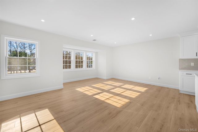 48 Victorian Lane, Medford, NY 11763