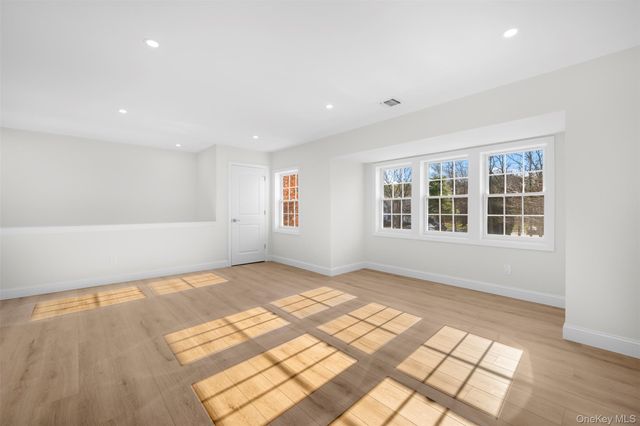 48 Victorian Lane, Medford, NY 11763