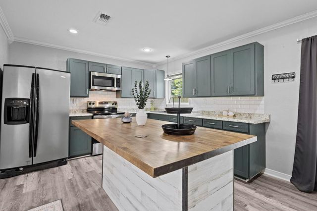 150 Crepe Mrytle, Bridge City, TX 77611