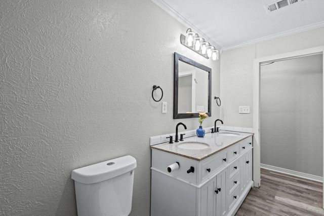 150 Crepe Mrytle, Bridge City, TX 77611