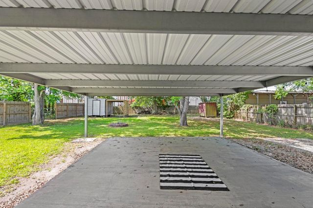 150 Crepe Mrytle, Bridge City, TX 77611