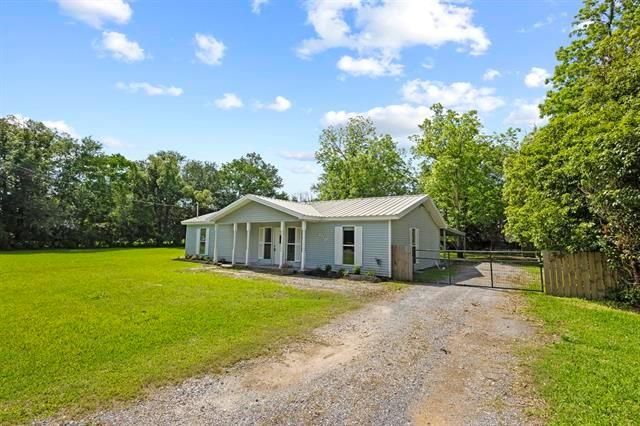 150 Crepe Mrytle, Bridge City, TX 77611