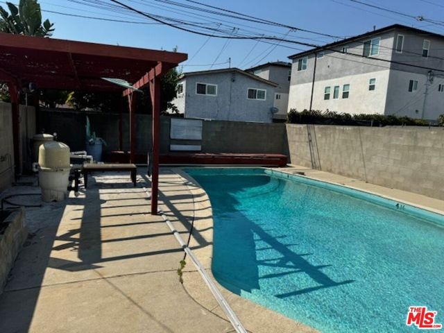 2201 S Ridgeley Drive, Los Angeles, CA 90016