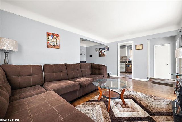 24821 Lambrecht Avenue, Eastpointe, MI 48021