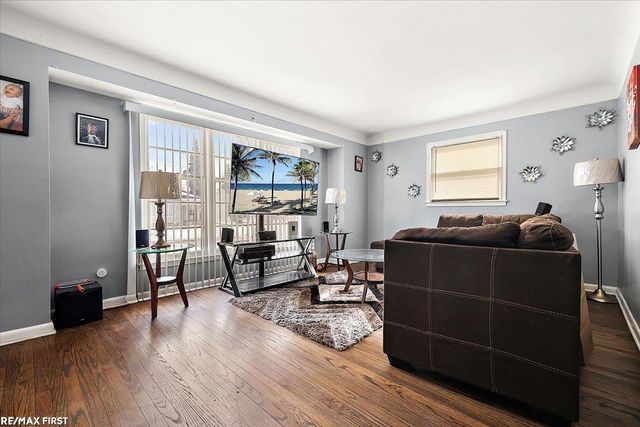 24821 Lambrecht Avenue, Eastpointe, MI 48021