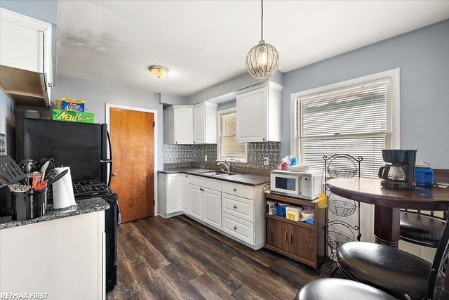 24821 Lambrecht Avenue, Eastpointe, MI 48021