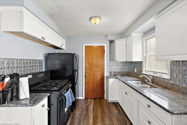 24821 Lambrecht Avenue, Eastpointe, MI 48021