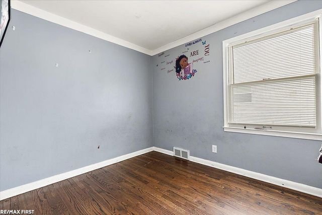 24821 Lambrecht Avenue, Eastpointe, MI 48021