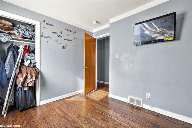 24821 Lambrecht Avenue, Eastpointe, MI 48021