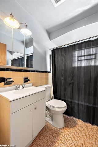 24821 Lambrecht Avenue, Eastpointe, MI 48021