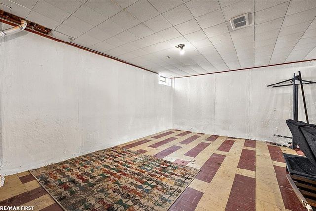 24821 Lambrecht Avenue, Eastpointe, MI 48021