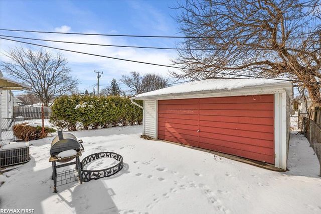 24821 Lambrecht Avenue, Eastpointe, MI 48021