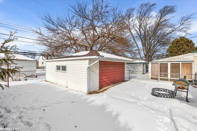 24821 Lambrecht Avenue, Eastpointe, MI 48021