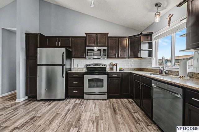 13913 Springview Drive, Bellevue, NE 68133