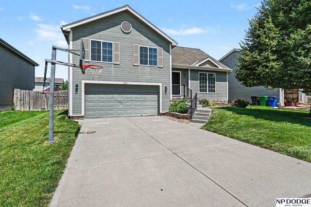 13913 Springview Drive, Bellevue, NE 68133