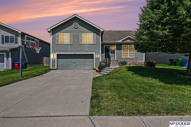 13913 Springview Drive, Bellevue, NE 68133