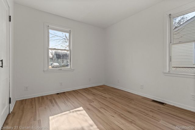18777 Kingsville Street, Harper Woods, MI 48225