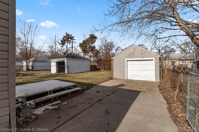 18777 Kingsville Street, Harper Woods, MI 48225