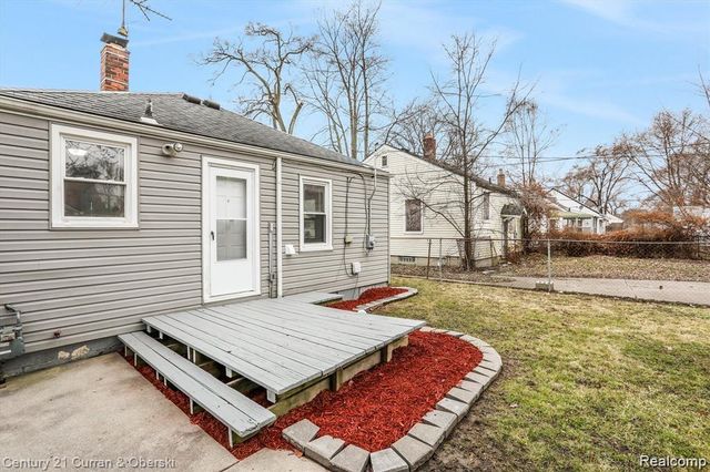 18777 Kingsville Street, Harper Woods, MI 48225