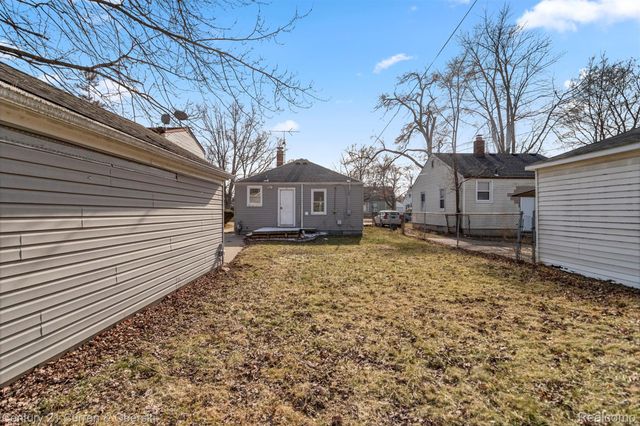 18777 Kingsville Street, Harper Woods, MI 48225