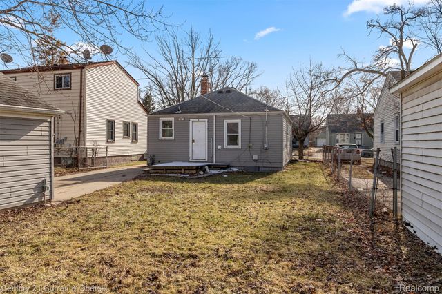 18777 Kingsville Street, Harper Woods, MI 48225
