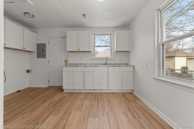 18777 Kingsville Street, Harper Woods, MI 48225