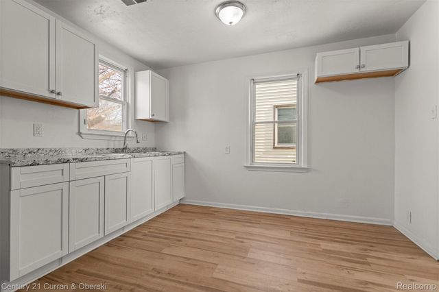 18777 Kingsville Street, Harper Woods, MI 48225