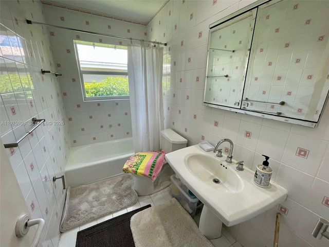 1420 Baracoa Ave, Coral Gables, FL 33146