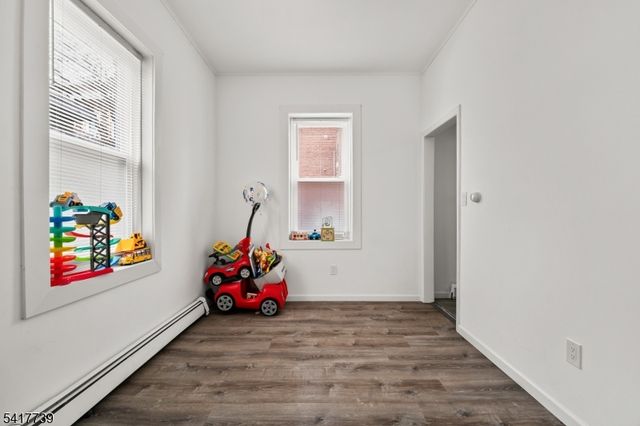 94 Center St, Clifton City, NJ 07011