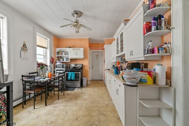 94 Center St, Clifton City, NJ 07011