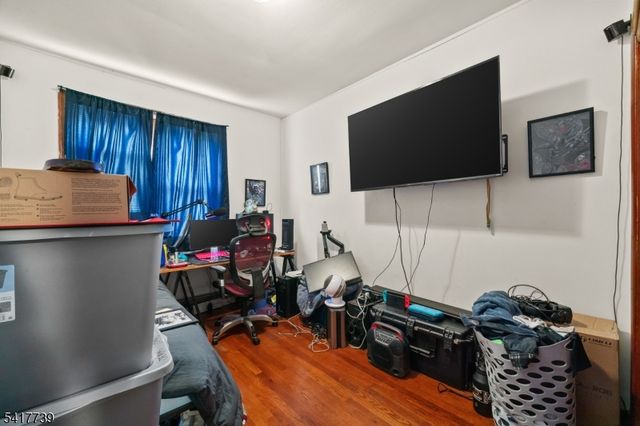 94 Center St, Clifton City, NJ 07011