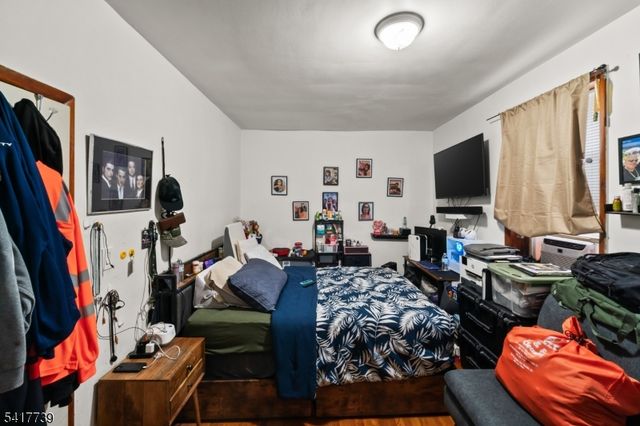 94 Center St, Clifton City, NJ 07011