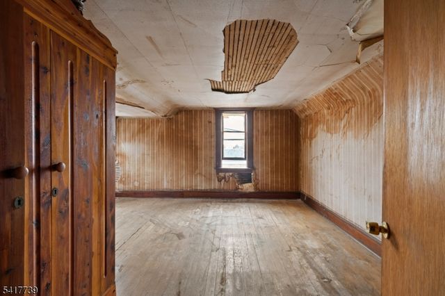 94 Center St, Clifton City, NJ 07011