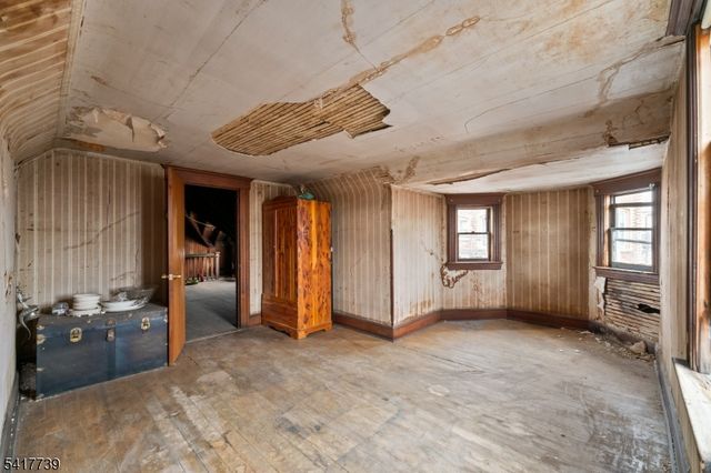 94 Center St, Clifton City, NJ 07011