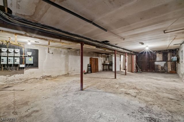 94 Center St, Clifton City, NJ 07011