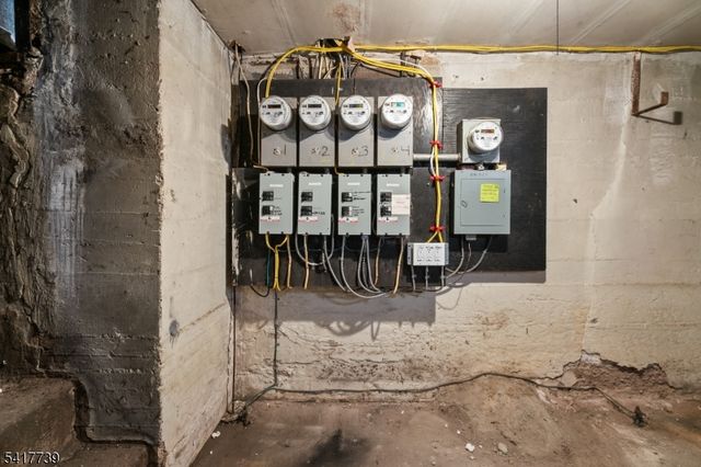 94 Center St, Clifton City, NJ 07011