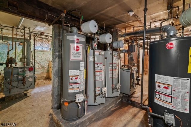 94 Center St, Clifton City, NJ 07011