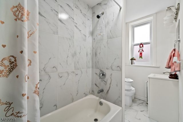 94 Center St, Clifton City, NJ 07011