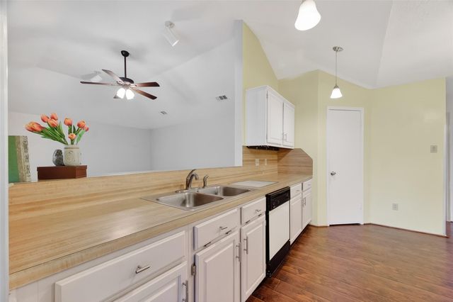 1906 Westbriar Court, Deer Park, TX 77536